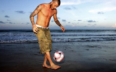 龙珠电竞热评-巴斯托尼这脚传球思路清晰